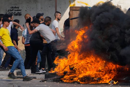 Αιματηρά επεισόδια στη Δυτική Όχθη παρά τη συμφωνία Ισραηλινών – Παλαιστινίων
