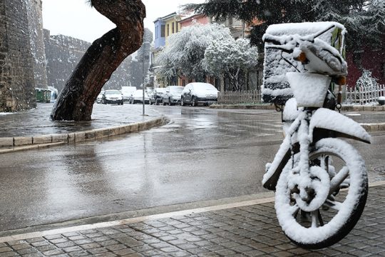 Τα μέτρα του υπουργείου Εργασίας για την ασφάλεια των εργαζομένων στην κακοκαιρία