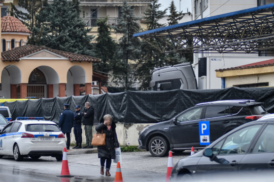 Γονείς – ράκη έξω από τα νοσοκομεία, 17 σακούλες με ανθρώπινα μέλη