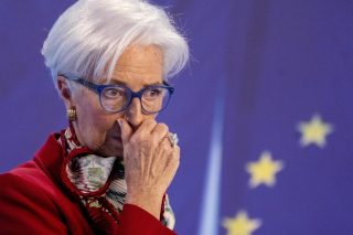 Επιμένει η ΕΚΤ στις αυξήσεις επιτοκίων