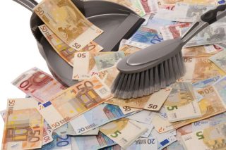 Φορολογική «σκούπα» για ρυθμίσεις και… διαγραφές