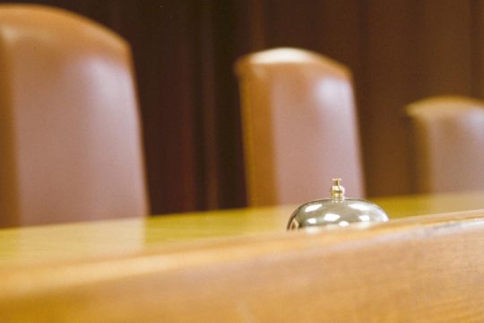 Τους καταδίκασαν χωρίς… να τους δικάσουν!
