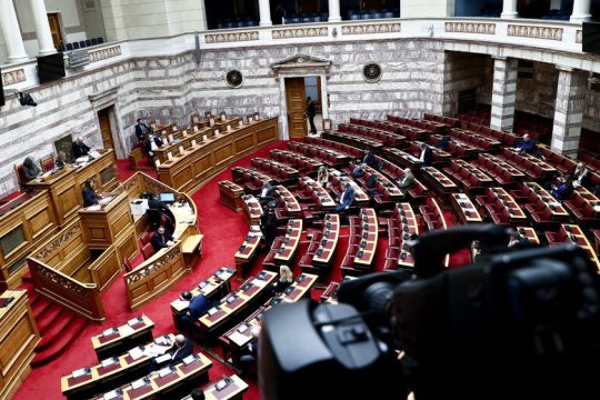 Πυρά ομαδόν στο νομοσχέδιο που ιδιωτικοποιεί το νερό
