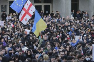 «Βγήκαν μαχαίρια» στην Τιφλίδα