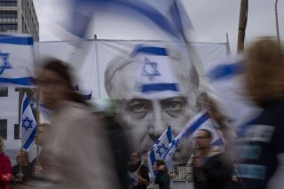 Ο Νετανιάχου καρατόμησε τον υπουργό Αμυνας