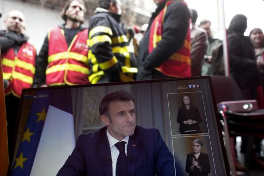 Διάγγελμα Μακρόν από… άλλο πλανήτη