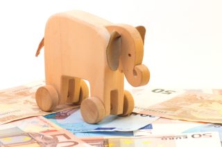 Κρυφτούλι πίσω από τον «ελέφαντα»