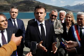 Αγρια «γιούχα» κατά Μακρόν στο Σεβίν λε Λακ