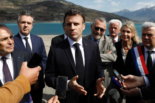 Αγρια «γιούχα» κατά Μακρόν στο Σεβίν λε Λακ