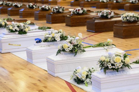 Κατακραυγή και εισαγγελική έρευνα για το ναυάγιο στην Ιταλία