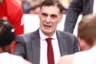 Δεν προλαβαίνει ο Μπαρτζώκας