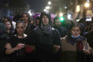 Από την κοιλάδα της φρίκης στους δρόμους της οργής