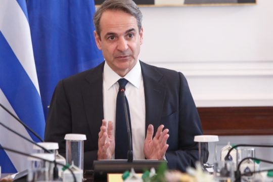 Οργή των κομμάτων για τη διάχυση ευθυνών από τον πρωθυπουργό