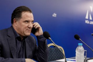 Συντροφικά μαχαιρώματα σε δημοφιλείς υπουργούς