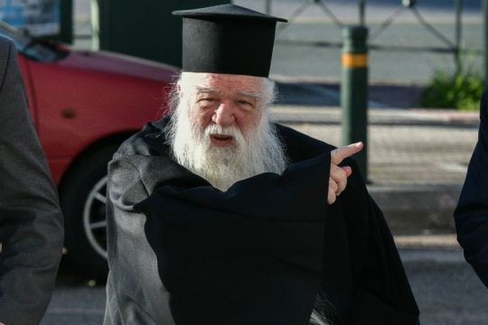 Αμετανόητος Αμβρόσιος, αποδίδει το δυστύχημα των Τεμπών στην οργή του Θεού