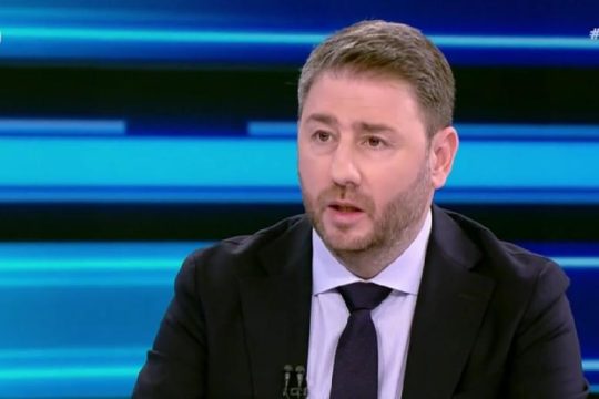 «Πολλά ερωτηματικά» για τον Ανδρουλάκη στο δυστύχημα των Τεμπών