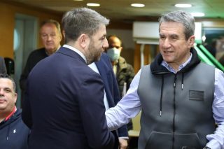 Στην κόψη του ξυραφιού