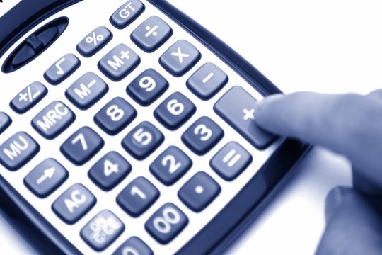 Κούρσα εσόδων με οδηγό τον ΦΠΑ και τους Ειδικούς Φόρους Κατανάλωσης