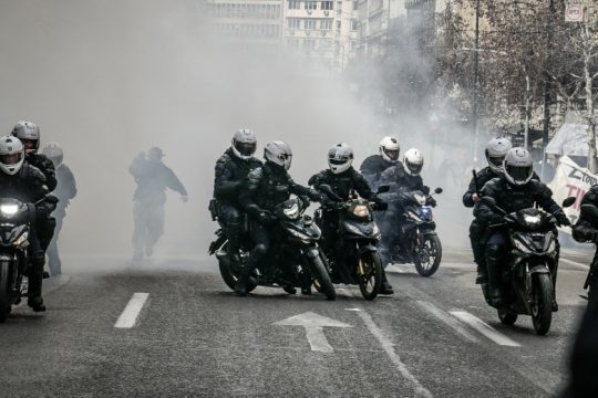 Πάνε να κουκουλώσουν μέσω ΕΔΕ το όργιο καταστολής στο Σύνταγμα