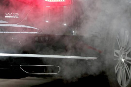 Οι 27 ενέκριναν την κατάργηση των κινητήρων εσωτερικής καύσης