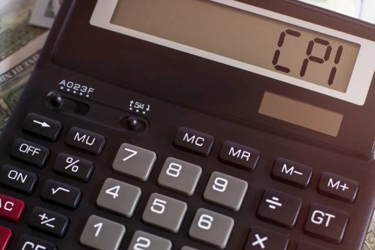 Μικρή αποκλιμάκωση του πληθωρισμού στις ΗΠΑ
