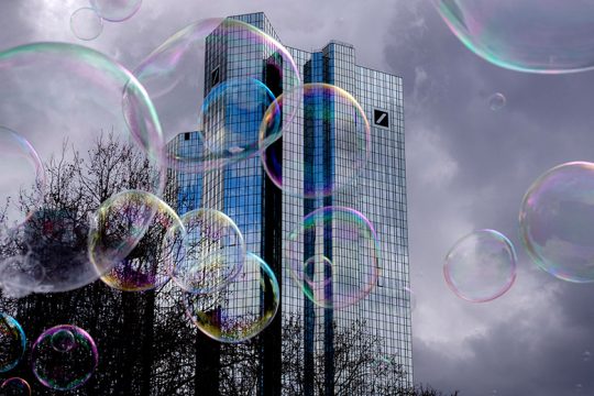 Τι συμβαίνει με την Deutsche Bank;