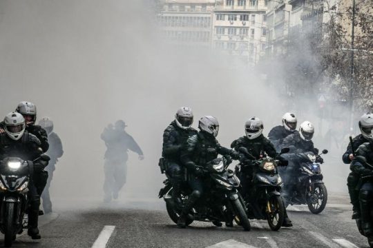 Ντοκουμέντα από τα δολοφονικά χτυπήματα της ΕΛ.ΑΣ. στη διαδήλωση