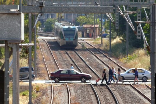 Παγίδες θανάτου οι διαβάσεις του ΟΣΕ στην Αθήνα