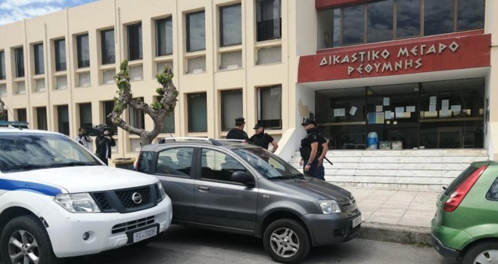 Αναβλήθηκε η πρώτη δίκη για την επίθεση των νταήδων σε τουρίστες στον Μυλοπόταμο