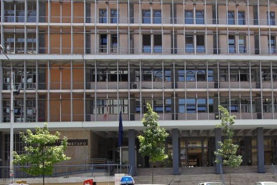 Απορρίφθηκε το αίτημα να «παγώσει» η κοπή 41 δέντρων στην πλατεία Ρωμαϊκής Αγοράς