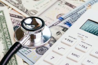 «Τρίγωνο των Βερμούδων» με πληθωρισμό, επιτόκια, τράπεζες