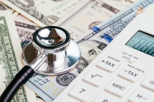 «Τρίγωνο των Βερμούδων» με πληθωρισμό, επιτόκια, τράπεζες