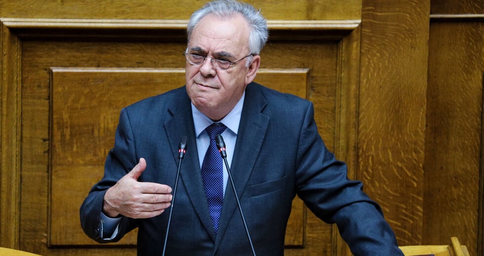 Δραγασάκης: Η κυβέρνηση να μας πει ποιος θα πληρώσει το χρέος Μητσοτάκη