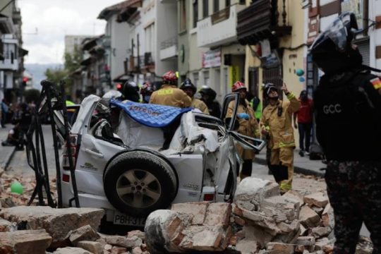 Φονικός σεισμός 6,7 Ρίχτερ στον Ισημερινό