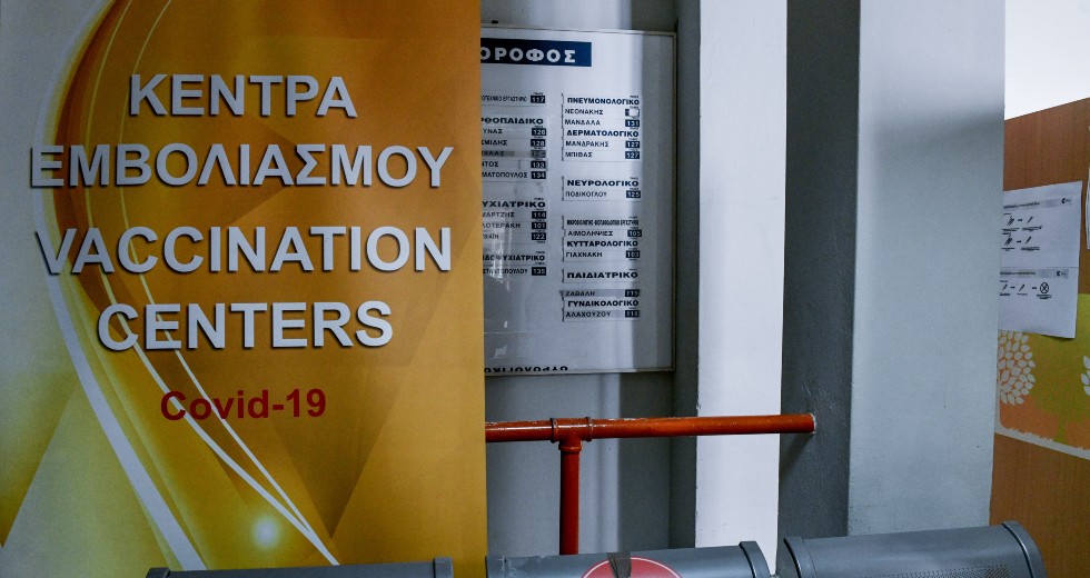 Covid: Ο ΠΟΥ τροποποίησε τις συστάσεις του για τα εμβόλια