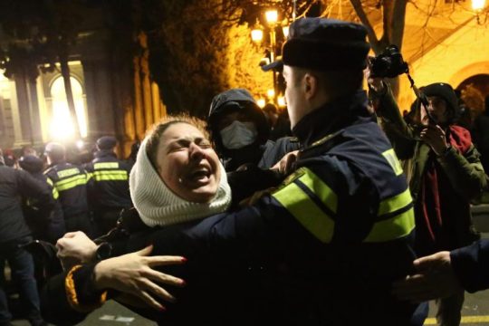 Aποσύρθηκε το ν/σ περί «ξένων πρακτόρων» στη Γεωργία μετά τις μαζικές διαδηλώσεις