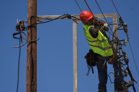Τεχνικοί ΔΕΗ: Θέμα χρόνου ένα σοβαρό ατύχημα