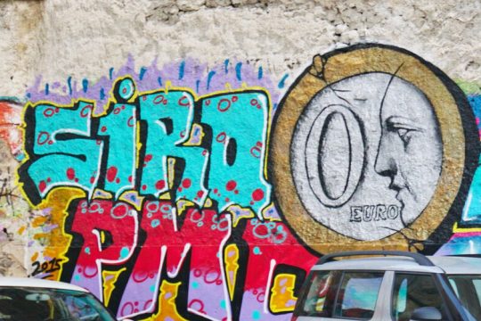Μόνο ψίχουλα απομένουν για τους μικρομεσαίους