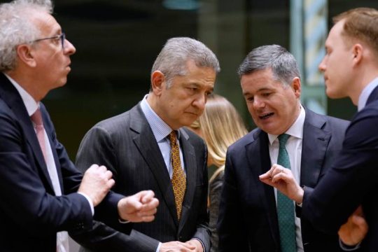 Σφίγγει το ζωνάρι το Eurogroup με τα μέτρα στήριξης