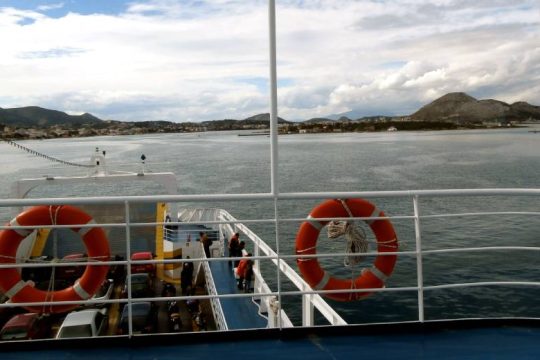 Πρόσκρουση πλοίων στα Παλούκια της Σαλαμίνας