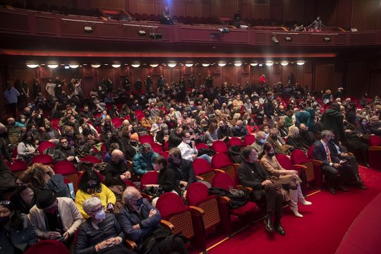 Το πολιτικό «μπισκότο» και το «απολιτίκ» φεστιβάλ