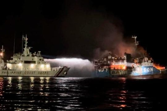 Πολύνεκρη πυρκαγιά σε πλοίο των Φιλιππίνων 
