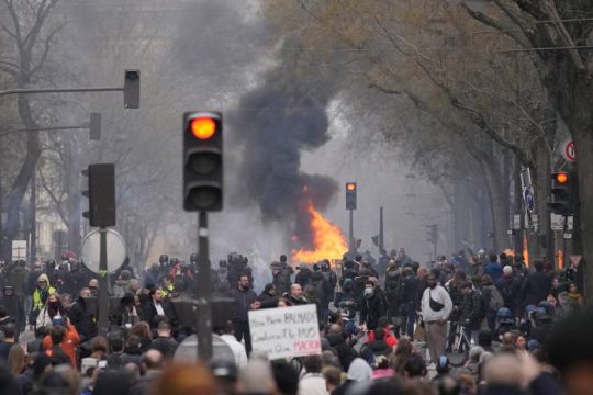Πεδίο μάχης το κέντρo του Παρισιού