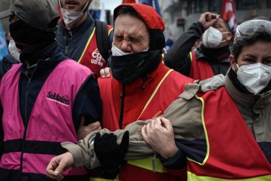 «Ναι» από τη γαλλική Γερουσία στο συνταξιοδοτικό νομοσχέδιο παρά τον ξεσηκωμό