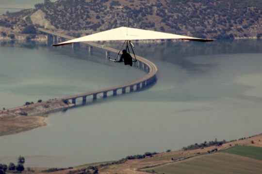 Εισαγγελική παρέμβαση για τη γέφυρα Σερβίων, ίσως απαγορευτεί συνολικά η διέλευση