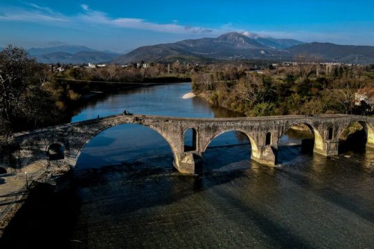 «Α’ δε στοιχειώσετ’ άνθρωπο, γιοφύρι δε στεριώνει»