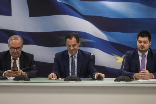 Τα «καλάθια»… μείωσαν και τον πληθωρισμό σύμφωνα με τον Γεωργιάδη