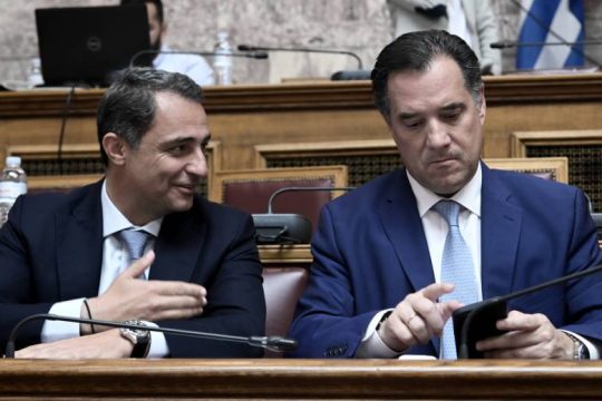 Ενστάσεις από ΣΥΡΙΖΑ και ΜέΡΑ25 για την ένταξη των μέτρων για τα Τέμπη σε πολυνομοσχέδιο
