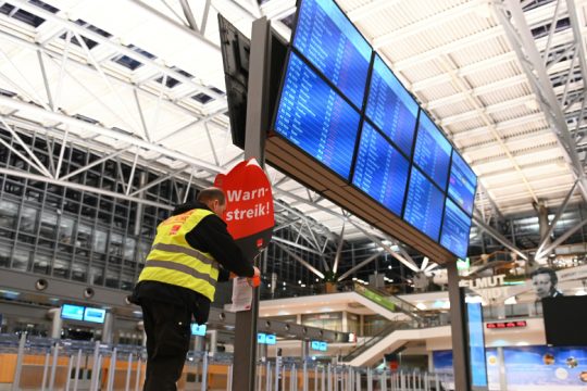 Η απεργία των συνδικάτων παραλύει τη Γερμανία
