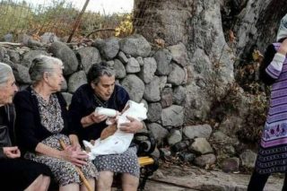 Στην Ιστορία η τελευταία «γιαγιά της  αλληλεγγύης»